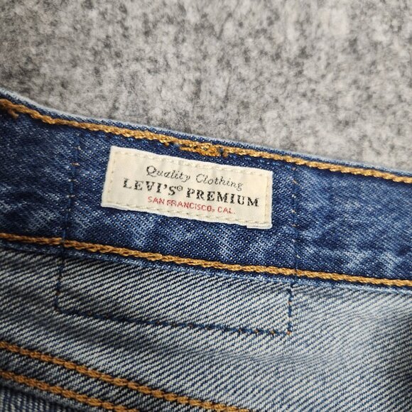 Levis Premium 501 Jeans Men 28x32 Button Fly Medium Wash Blue Denim Straight Fit - Picture 6 of 10